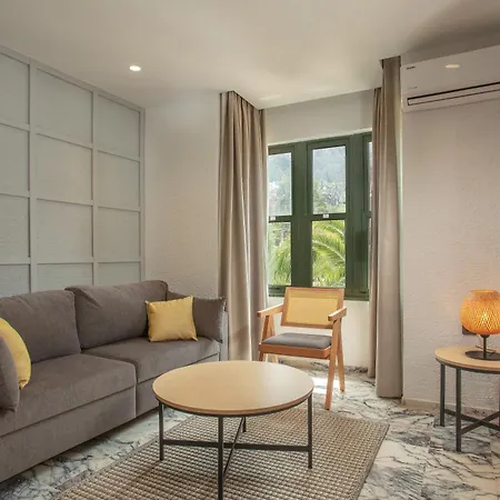 Grand Aquarium Aparthotel 4*