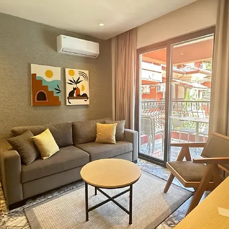 Grand Aquarium Aparthotel 4*