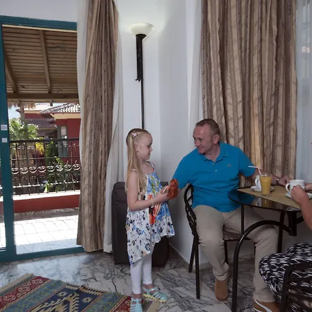 Grand Aquarium Aparthotel 3*